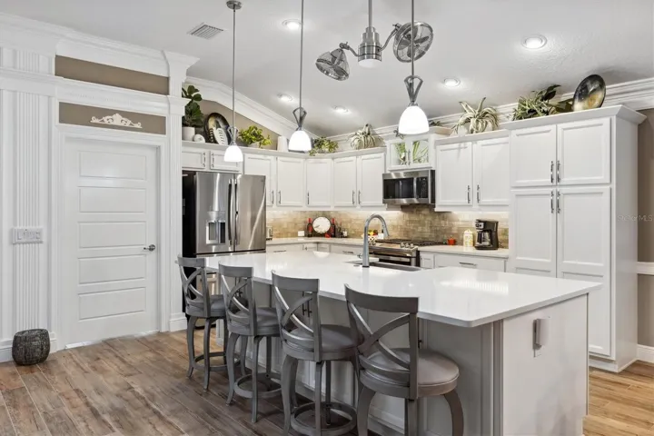UNDER CABINET LIGHTING*UPGRADED CEILING FAN