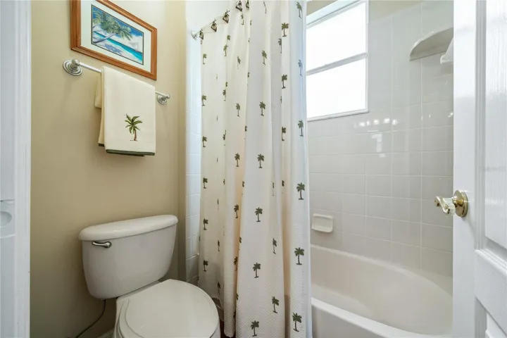 bath tub in ensuite
