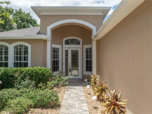 Manicured entry way
