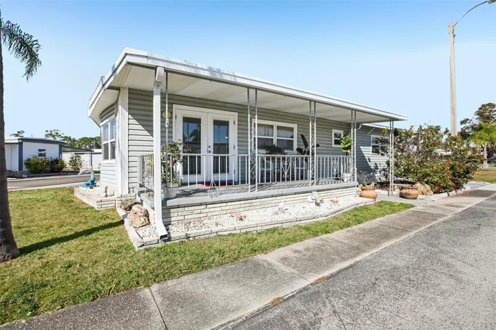 Front exterior image of home.