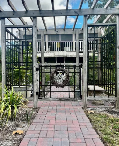 Entrance off Clayton St