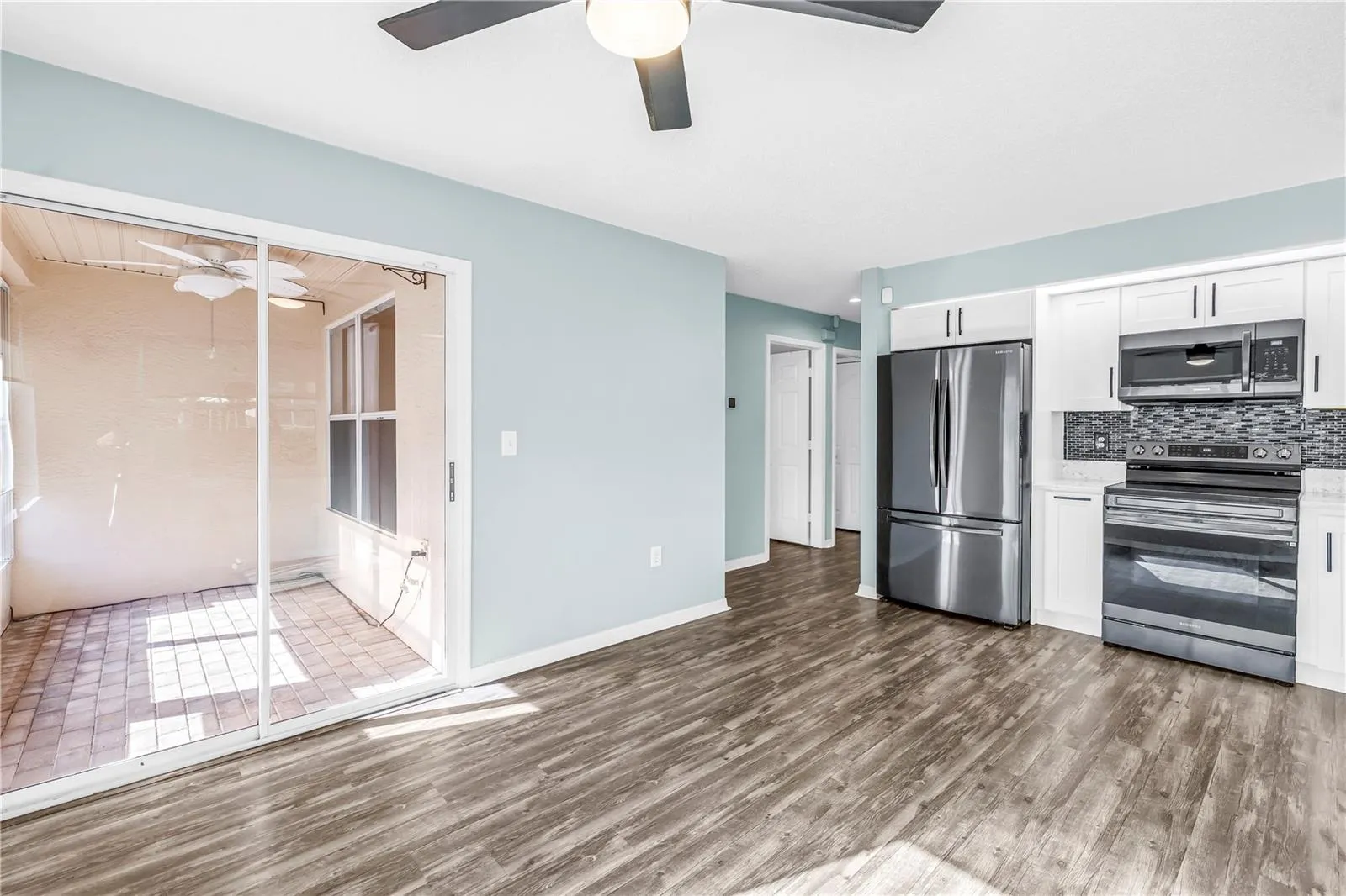 Kitchen to Lanai Entrance