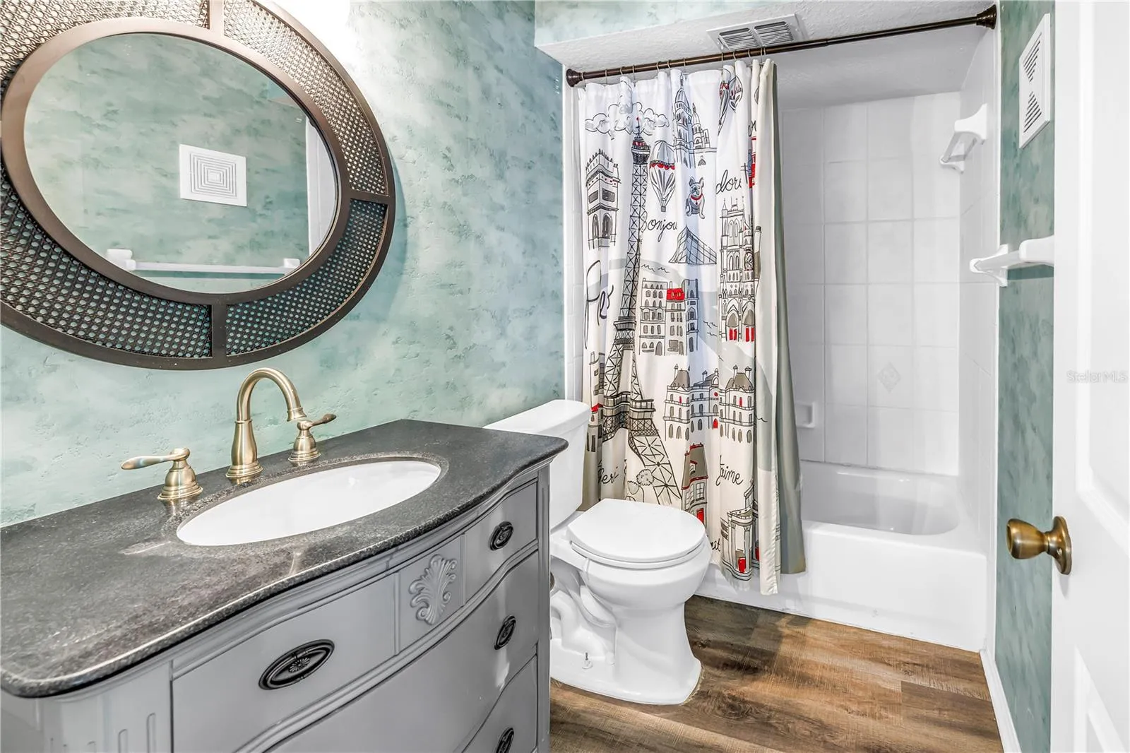 2nd floor Bath
