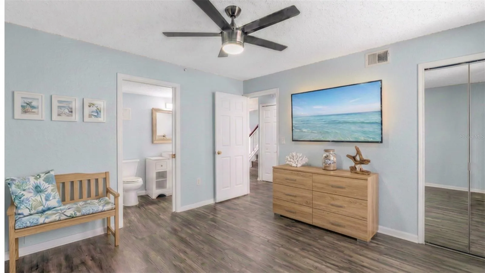 virtual staged / 1st floor Bedroom