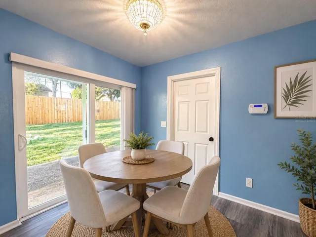 Dinette - Virtually Staged