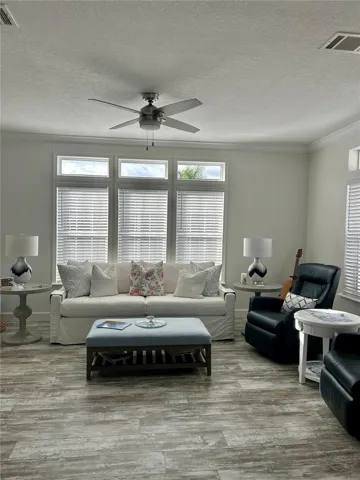 shows true lightness of floors and space.