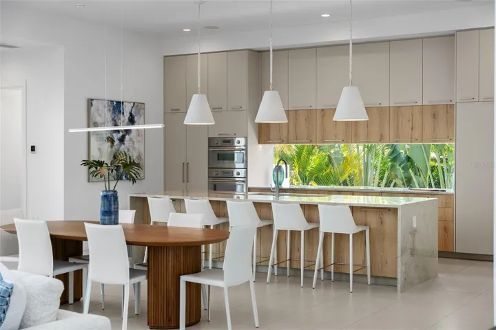 Open kitchen &amp; dining layout—ideal for entertaining in Lido Shores