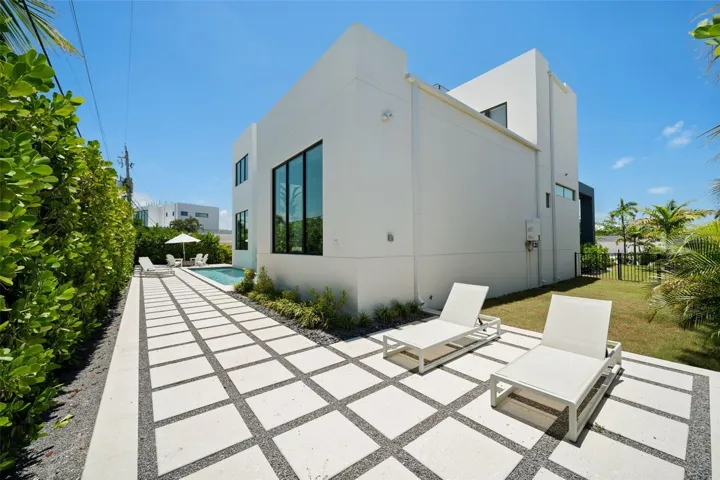 Large side yard and extended pool terrace