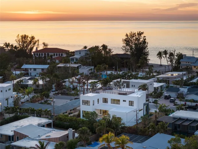 Lido Shores sunset—one of Sarasota’s most iconic neighborhoods