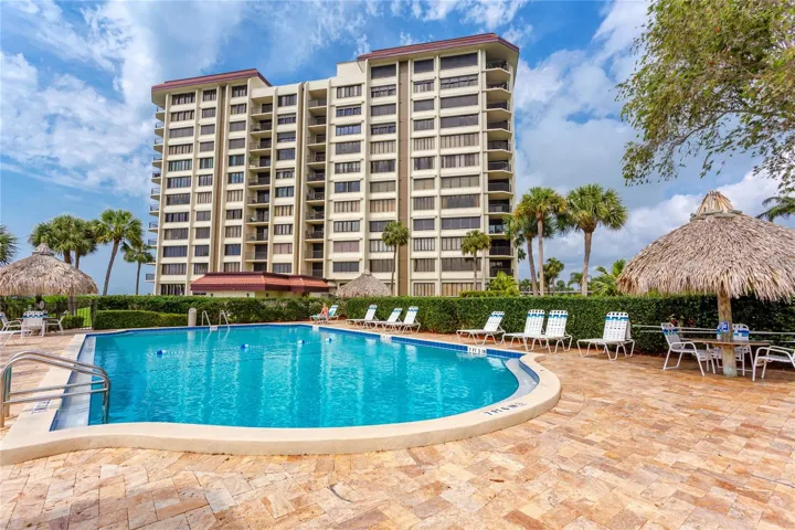 Beautifully maintained waterfront community!