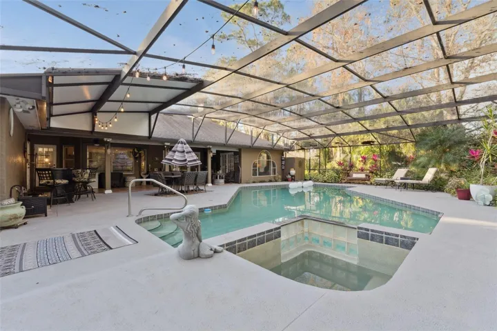 Gather with family, entertain friends or enjoy a quiet weekend at home!