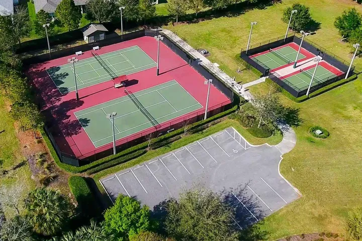Community 2 Pickleball and 2 Tennis Courts