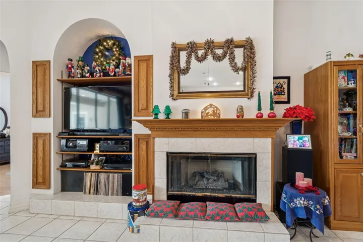 Fireplace that is Gas and Wood Burning