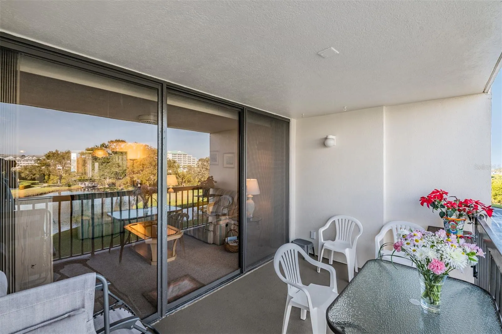 Screened balcony
