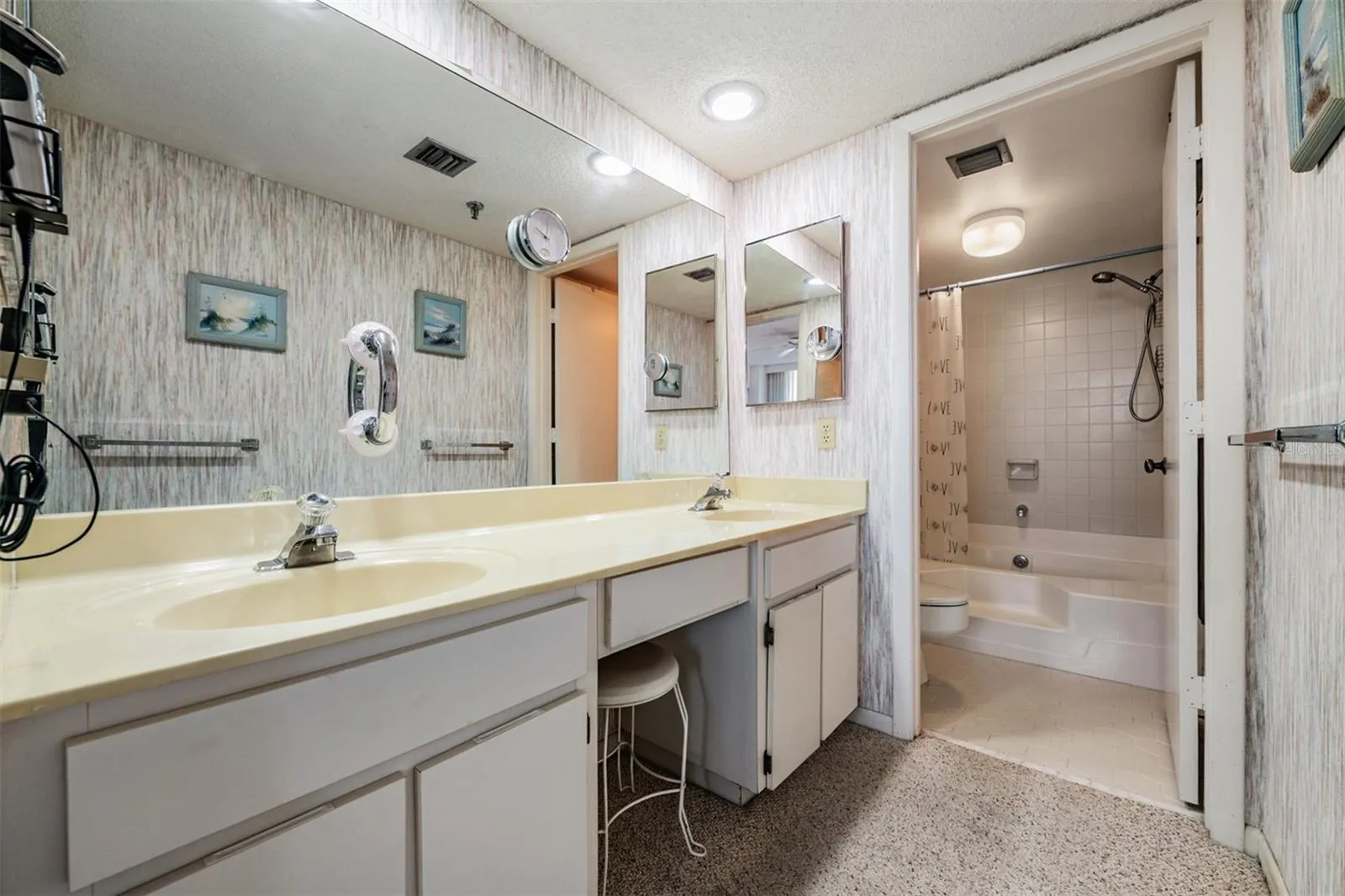 En Suite bath
