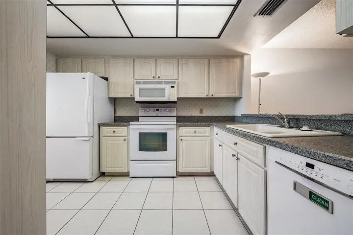 Spacious kitchen