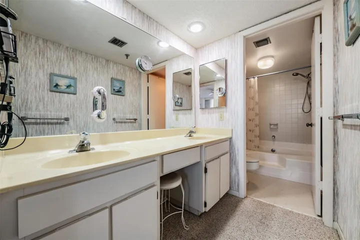 En Suite bath