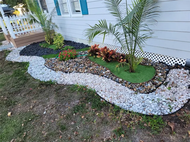 FRONT GARDEN