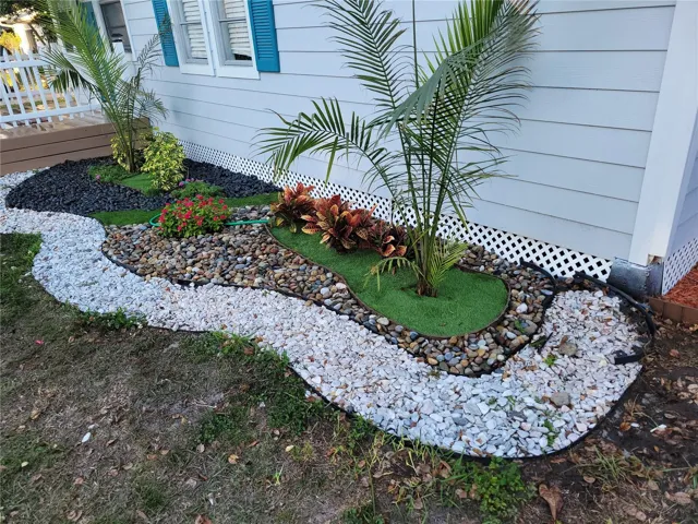 FRONT GARDEN