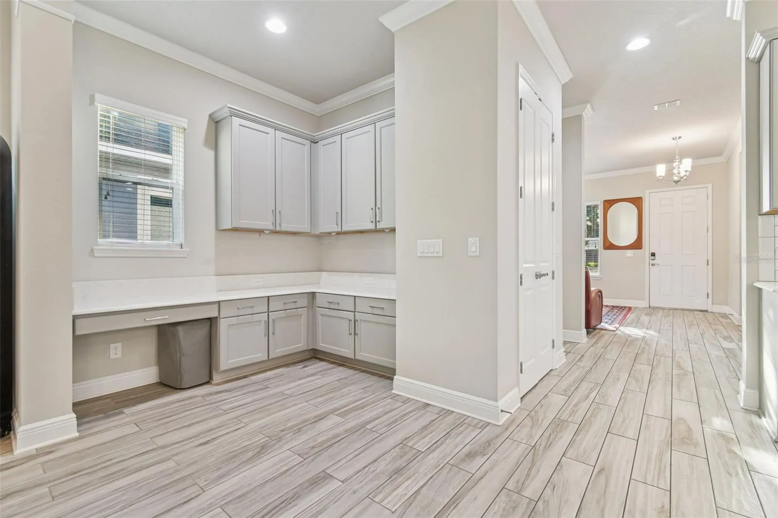 Built In Office area off kitchen/family room