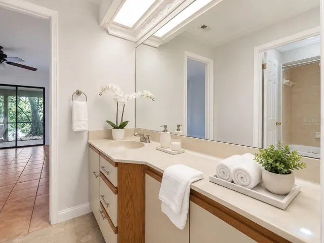 Virtually staged Bathroom