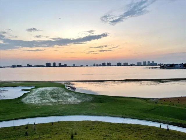 Waterfront golf course