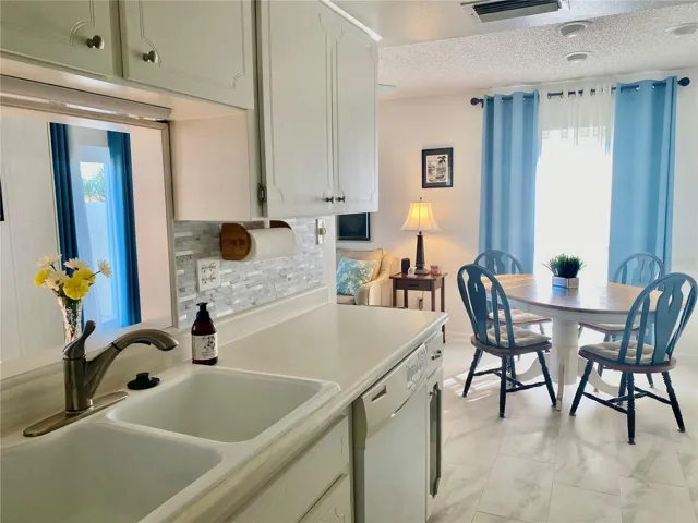 dual sinks and pass thru