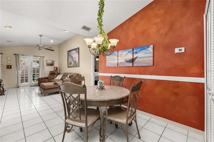 Kitchen / Living Room Combo