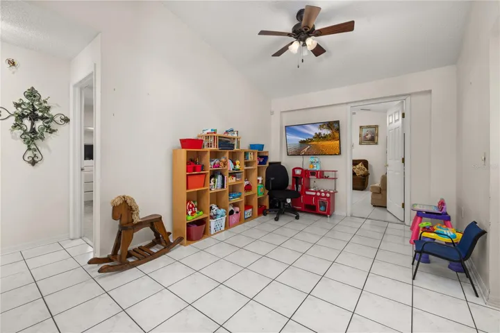 Hall / Den