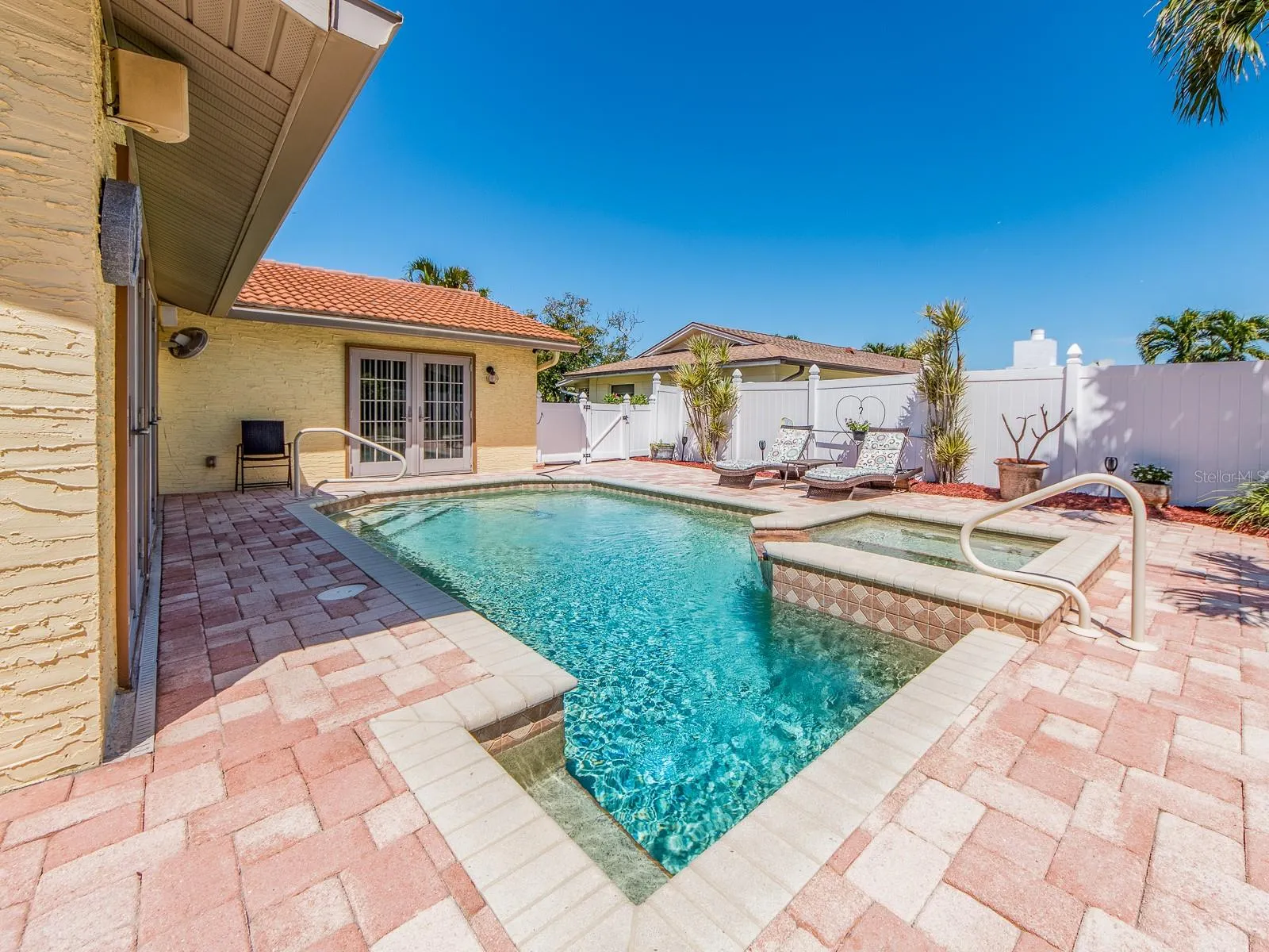 Heated pool and Spa!