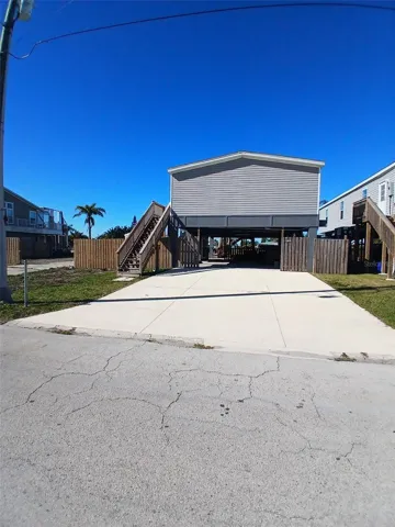 lot next door is available