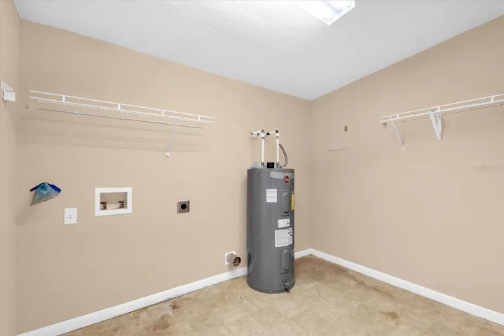 Laundry/storage room
