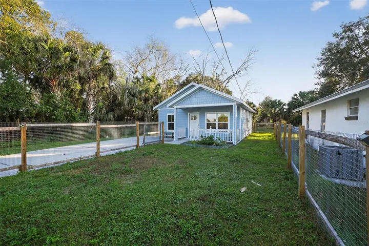 Front Fenced Yard