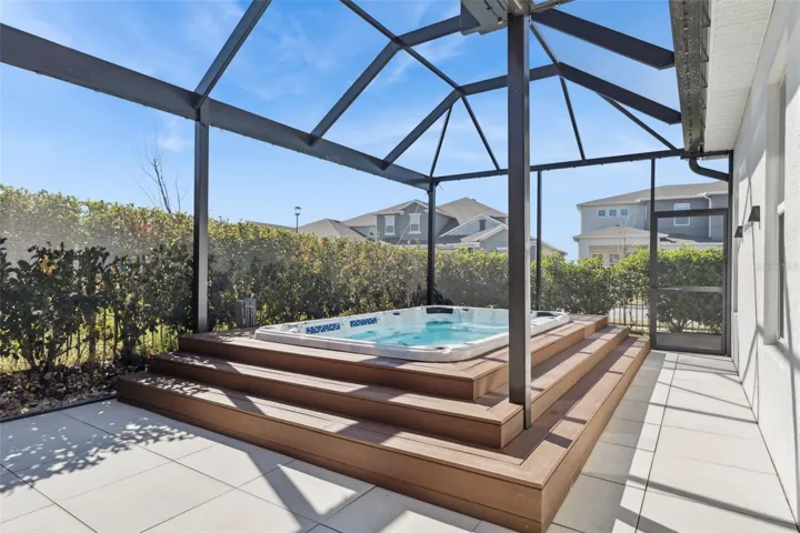 Your Spacious Outdoor Jacuzzi!