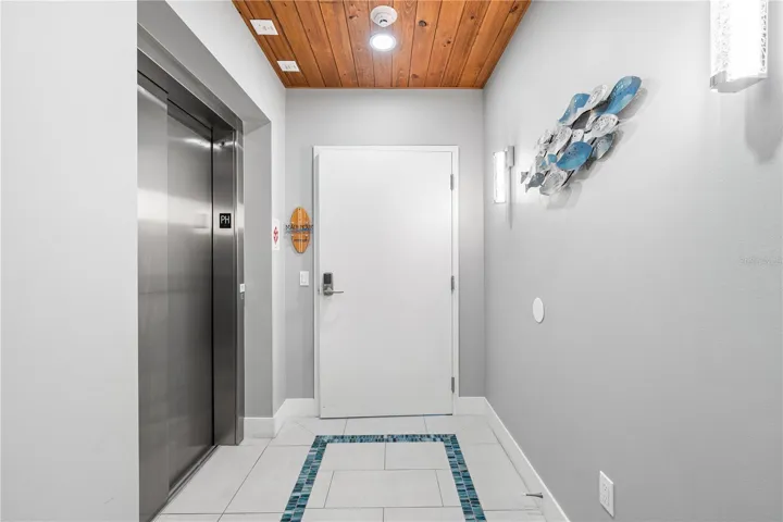 Private 4th floor Penthouse entry