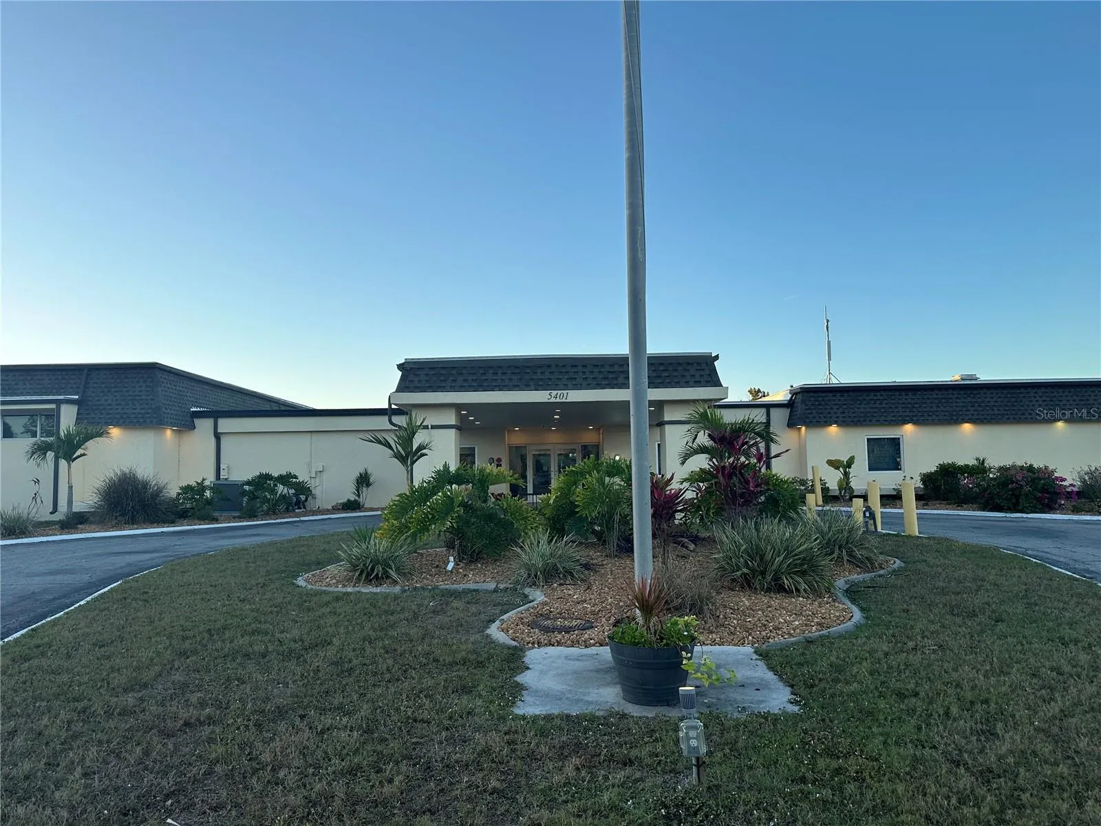 Clubhouse 1