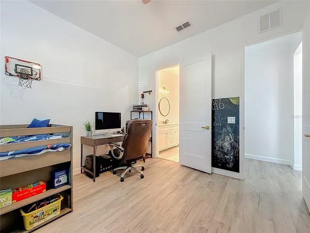 2nd bedroom