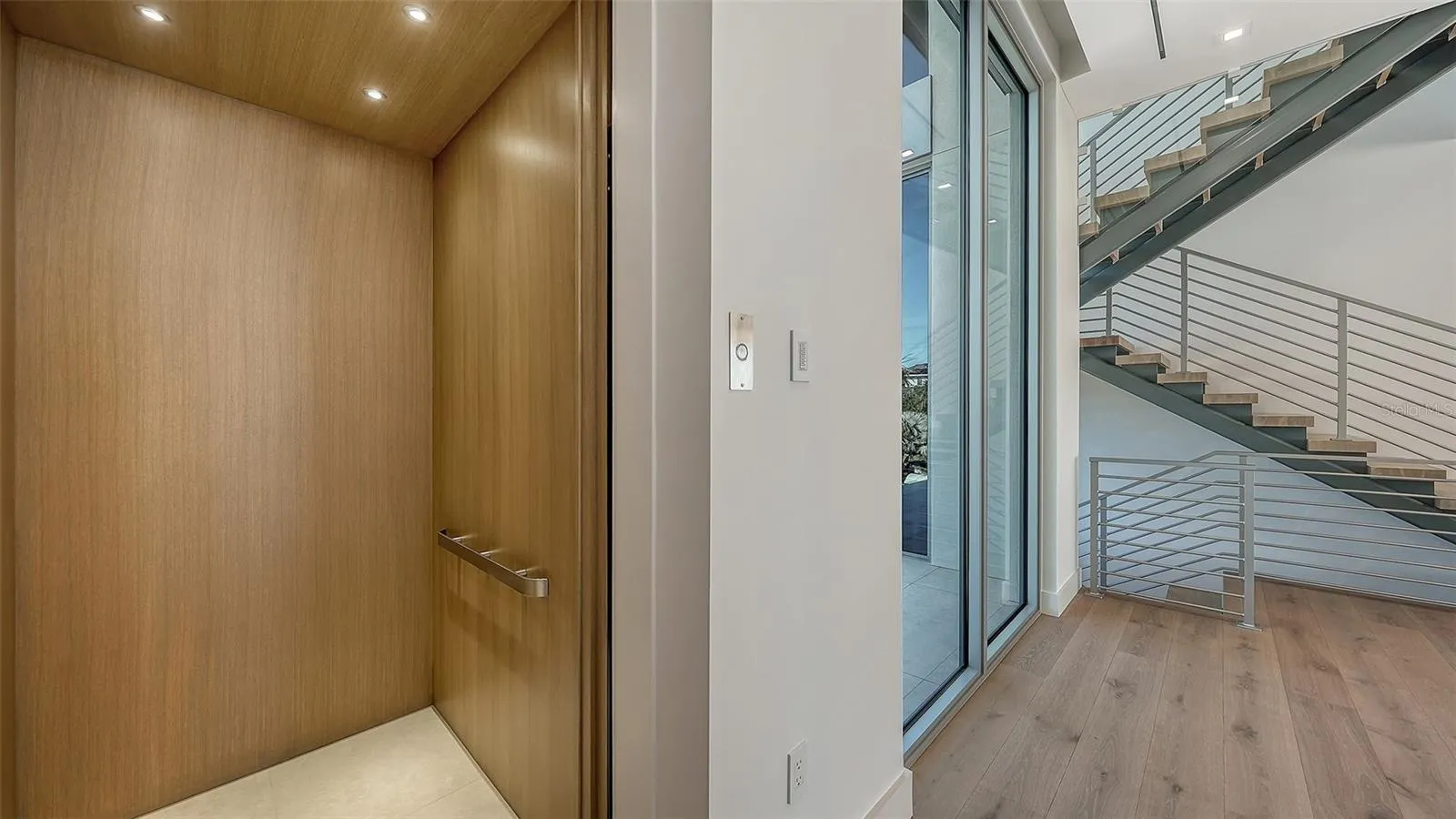 3 stop elevator