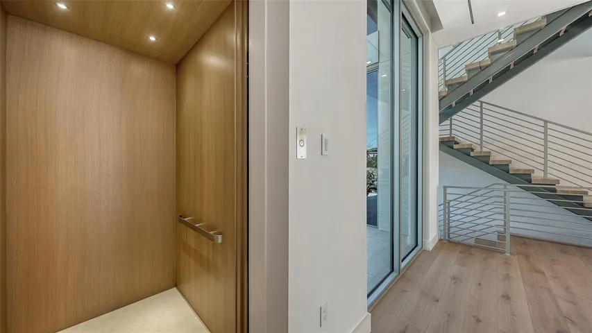 3 stop elevator