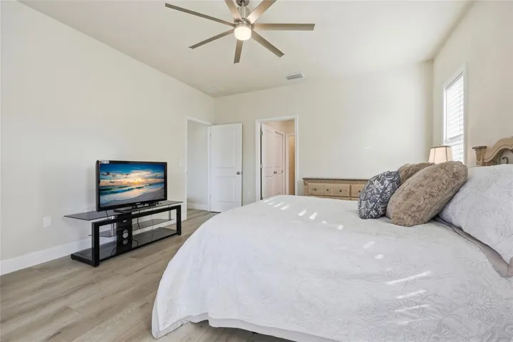 Huge primary bedroom