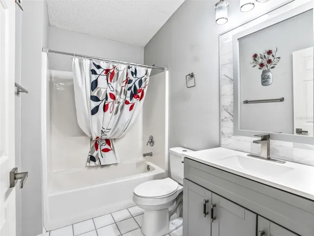 Guest Bathroom with Tub/Shower and Upgraded Tall Vanity Sink
