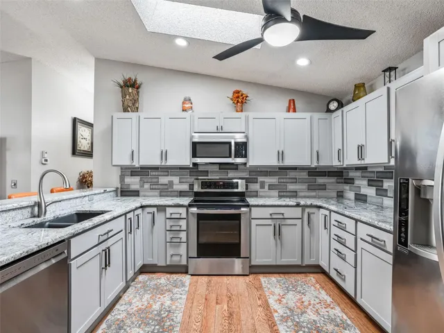 Granite Counter-tops and Stainless Steel Appliances
