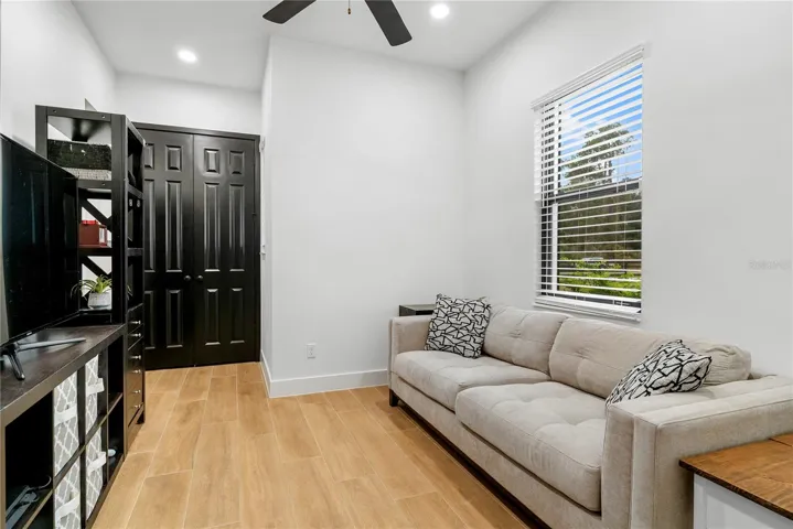 Flexible office/den space
