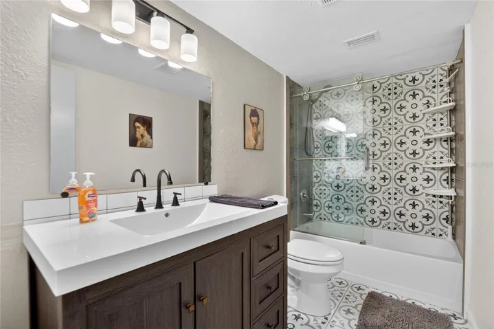 BATHROOM 2