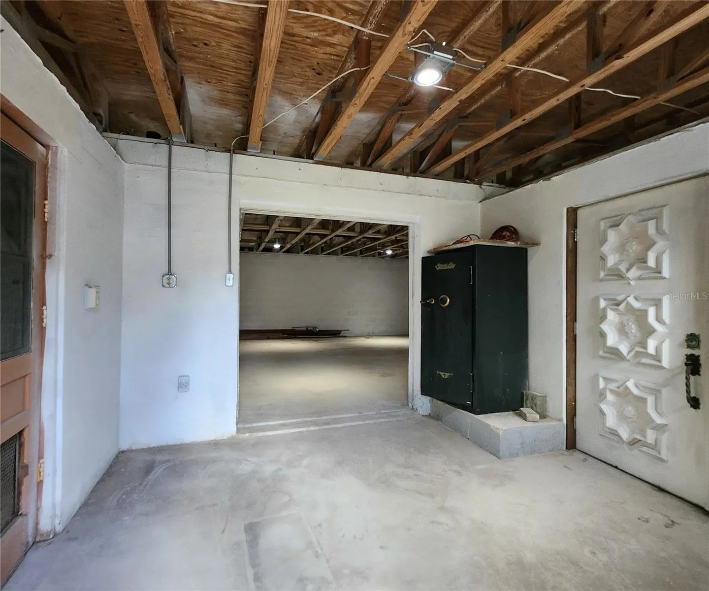 Bottom level includes a Safe