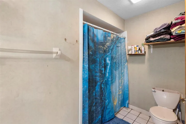 Primary bath with shower/tub combo.