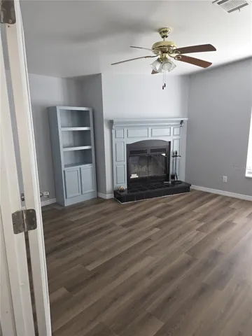 Bonus room: Fire place