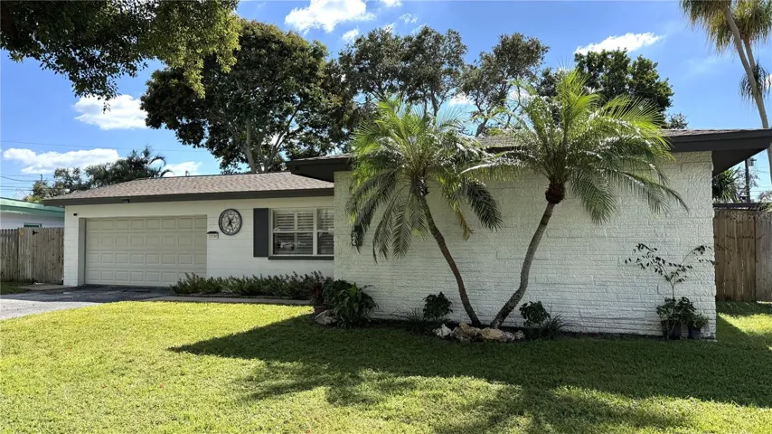 Home for rent located in a very walkable neighborhood in Seminole, Florida.