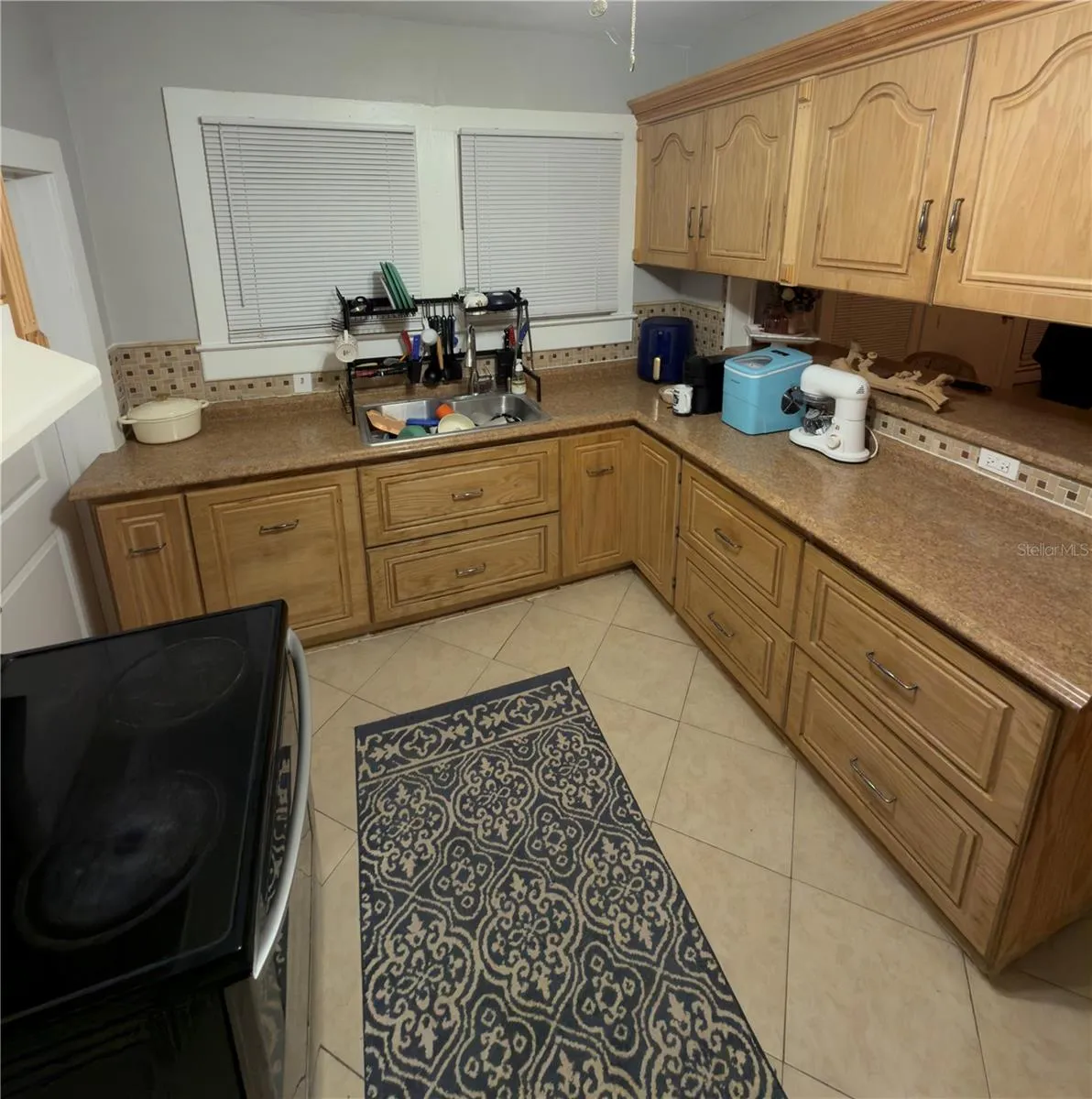 Front building 4bd 2 bath KITCHEN
