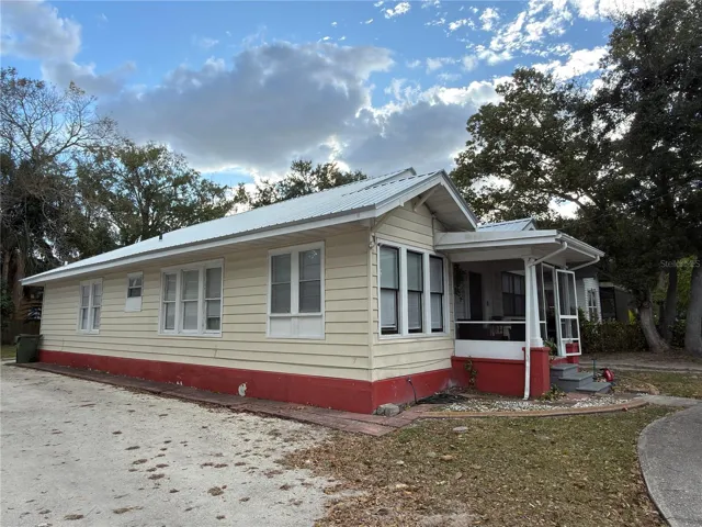 Front building 4bd 2 bath